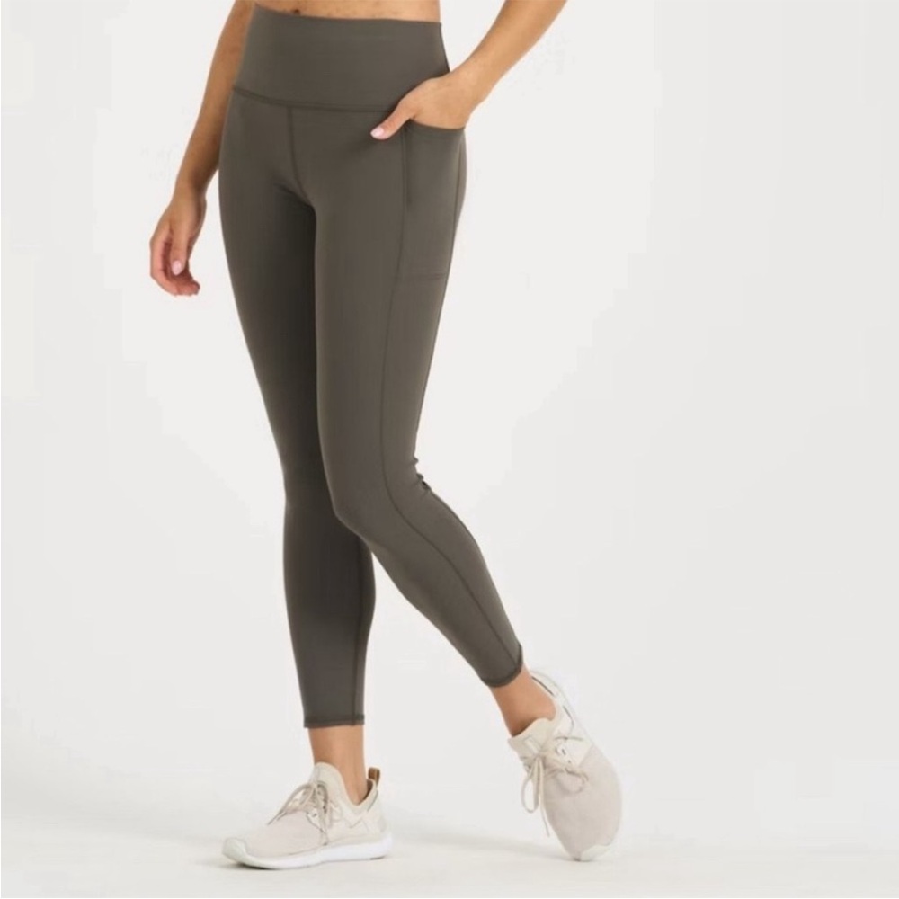 Vuori studio pocket leggings- olive large